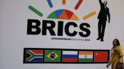 BRICS Menganalisis Alternatif Pembayaran untuk Buang Dolar AS
