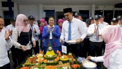 Peringatan HUT ke-121 Perumda Tirtanadi dan Pemberian Pensiun kepada 50 Pegawai