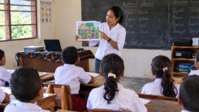 Tantangan Pendidikan di Riung Barat: Memanfaatkan Bahasa Ibu dalam Belajar