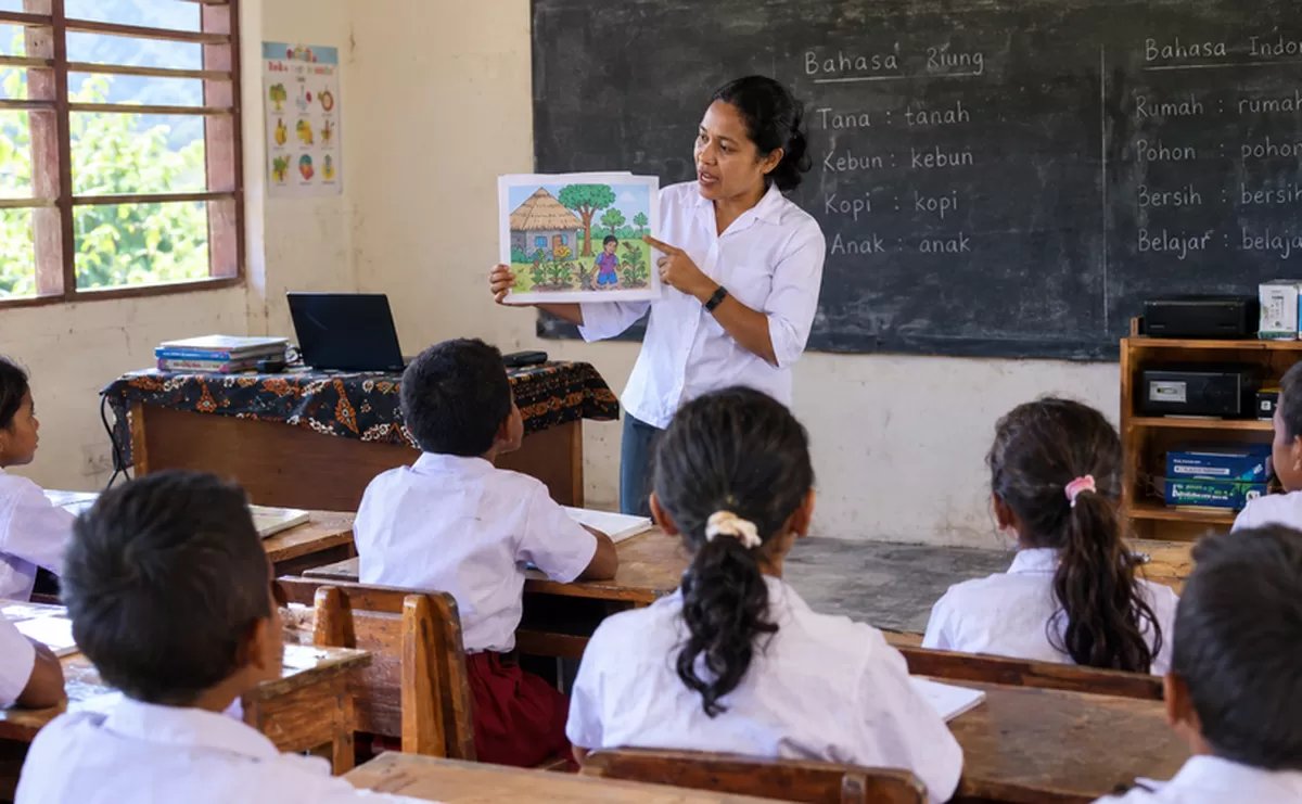 Tantangan Pendidikan di Riung Barat: Memanfaatkan Bahasa Ibu dalam Belajar