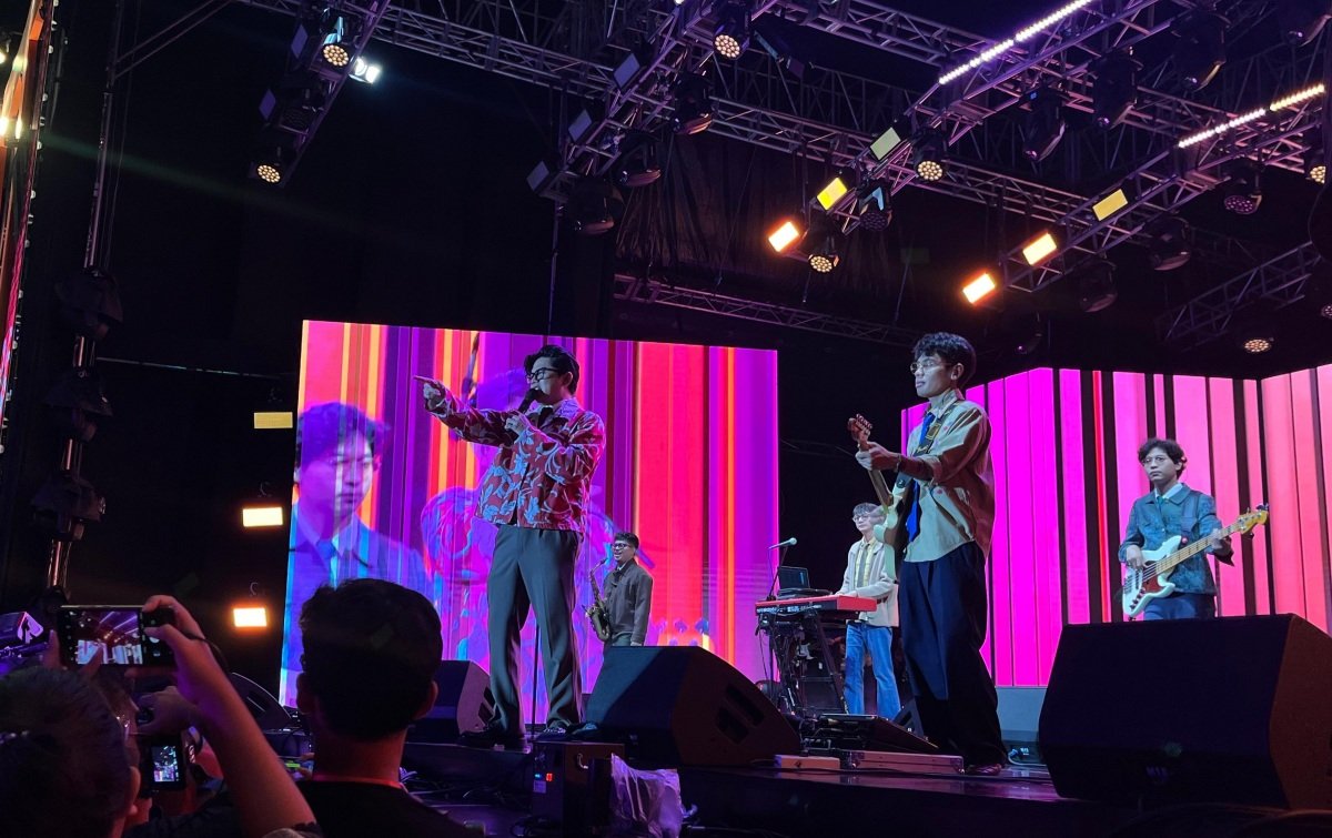 Problematika Batalnya Penampilan Juicy Luicy di Batam