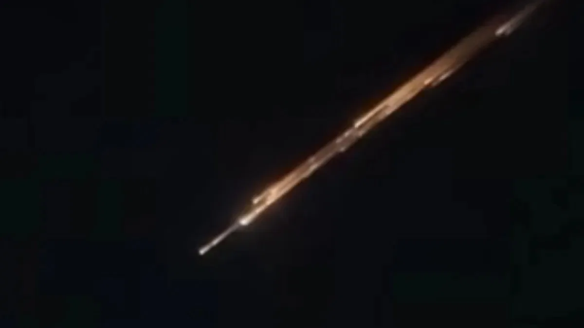 Fenomena Cahaya Aneh di Gorontalo: Meteor atau Sesuatu yang Lain?