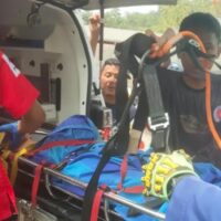 Kecelakaan Mobil Elf Rombongan Besan di Kali Cikumpa, 13 Penumpang Dilarikan ke Rumah Sakit