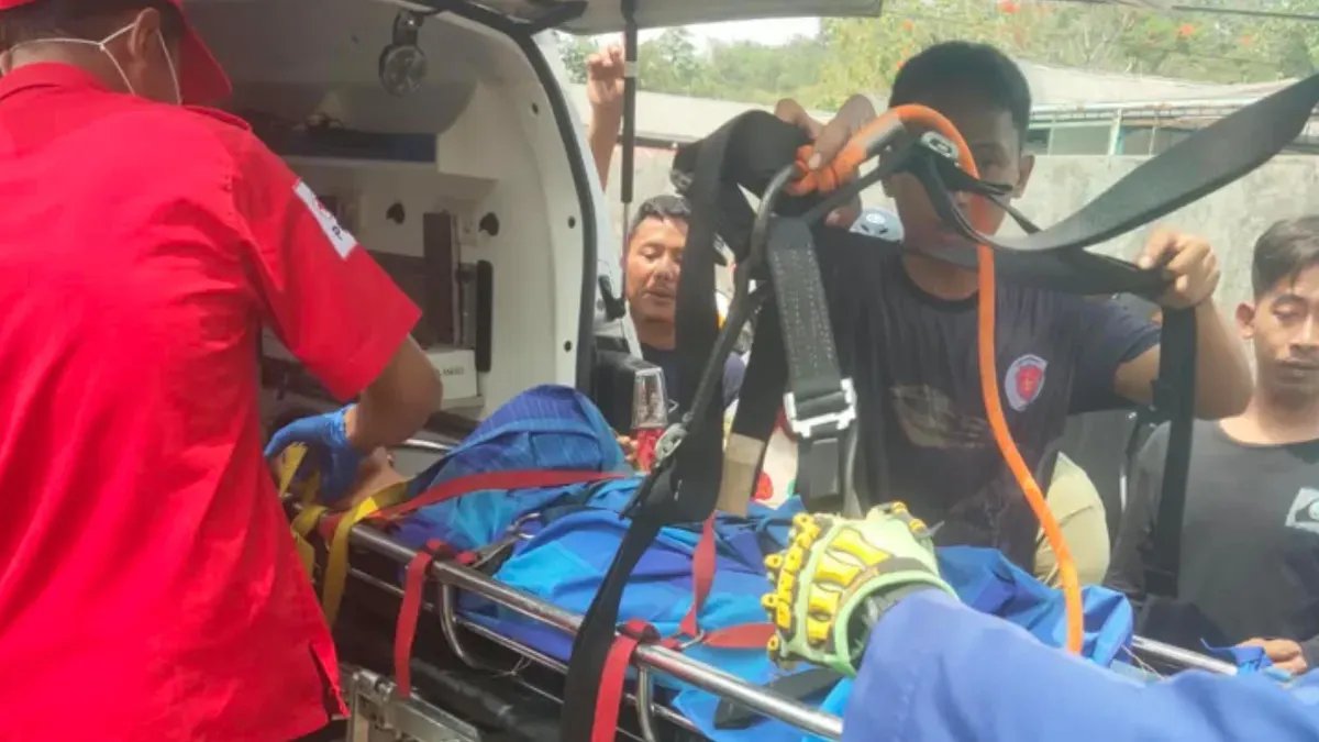 Kecelakaan Mobil Elf Rombongan Besan di Kali Cikumpa, 13 Penumpang Dilarikan ke Rumah Sakit
