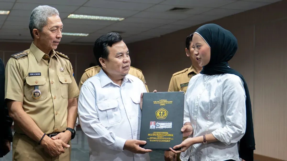 Pemkot Bogor Berikan 988 Ijazah Gratis untuk Siswa Kurang Mampu