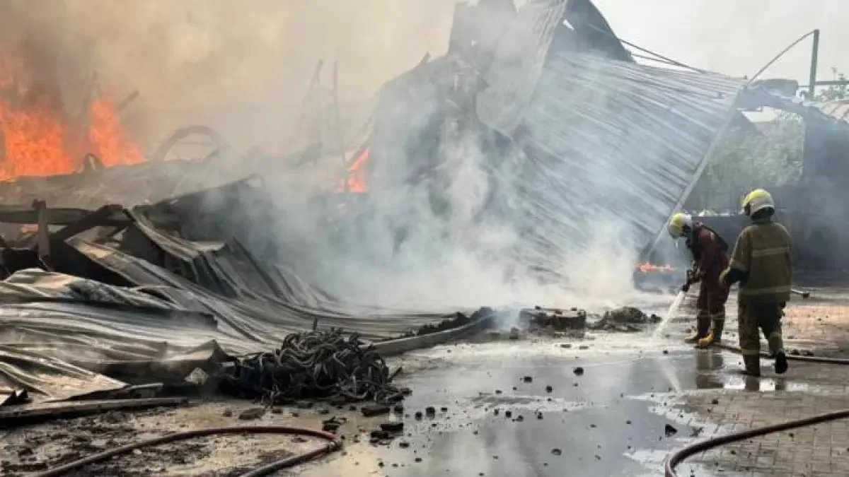 Kebakaran Pabrik Lampu di Batuceper: Sembilan Jam Terjebak Tanpa Padam