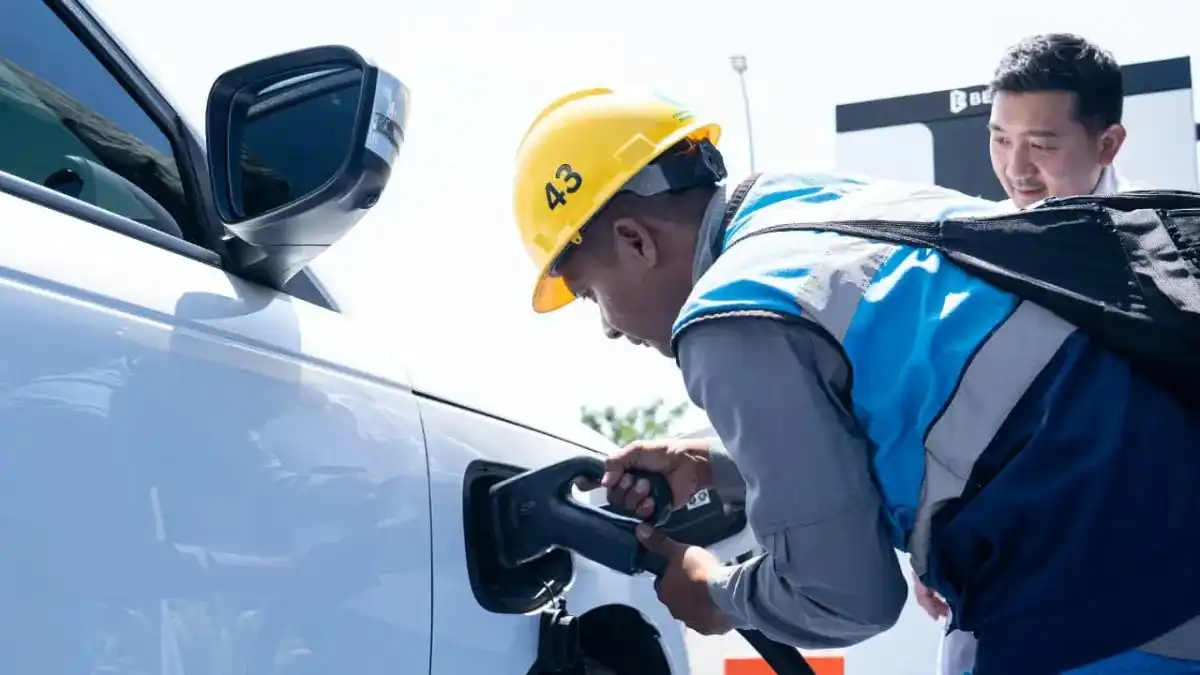 Dukungan PLN untuk Kendaraan Listrik di Surabaya Melalui SPKLU Baru