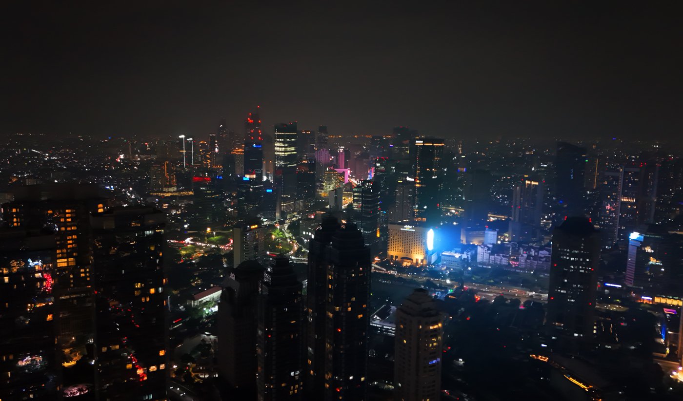 Pengurangan Emisi Karbon Melalui Pemadaman Lampu di Jakarta