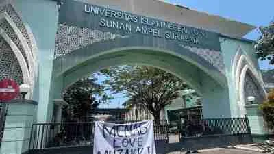 Aksi Penutupan Kampus UINSA oleh Mahasiswa