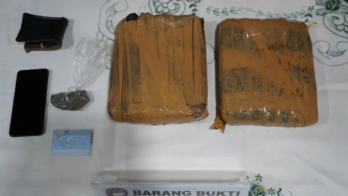 Pemberantasan Narkoba di Duren Sawit: Pengedar Ganja Tertangkap