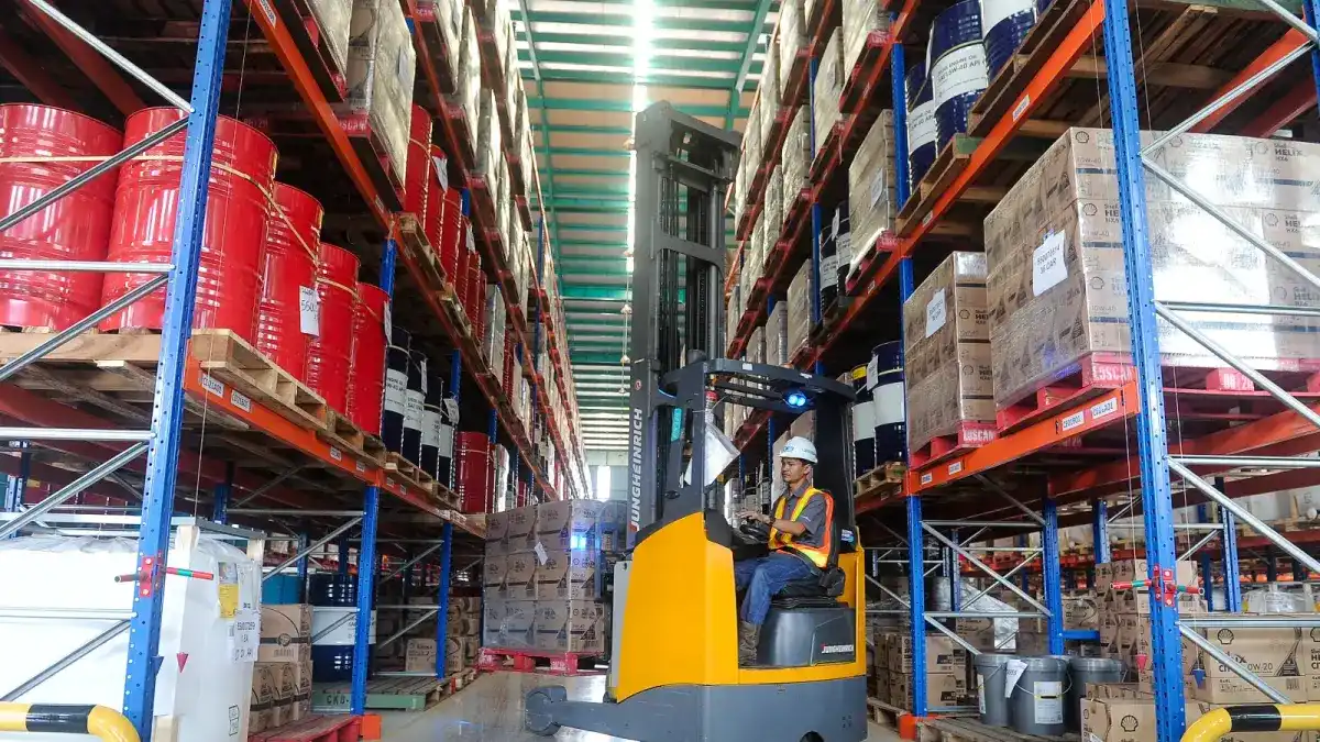 Peran Pergudangan Surabaya dalam Meningkatkan Industri Logistik di Indonesia Timur