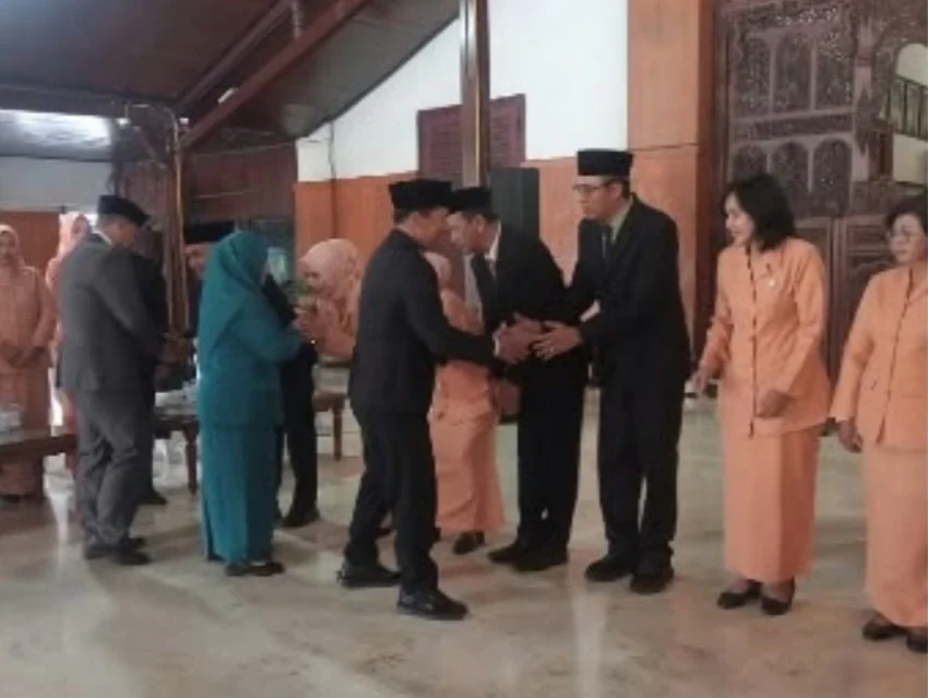 Plt Bupati Ahmad Baharudin Lantik 21 Pejabat Tulungagung, Tekankan Amanah dan Kinerja