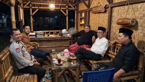 Sambang Pos Satkamling, Aiptu Budiansyah Jalin Silaturahmi dan Serap Aspirasi Warga Desa Pasir Jaya