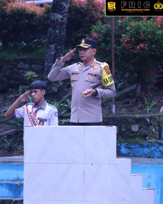 Kapolres Bener Meriah Pimpin Upacara di SMK Negeri 4 — Ajak Pelajar Bijak Bermedia Sosial