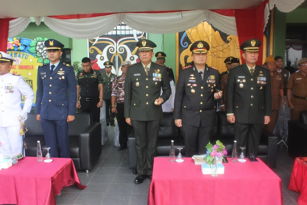 DANDIM 0901/SAMARINDA HADIRI UPACARA HUT KE-81 TNI DI MAKOREM 091/ASN