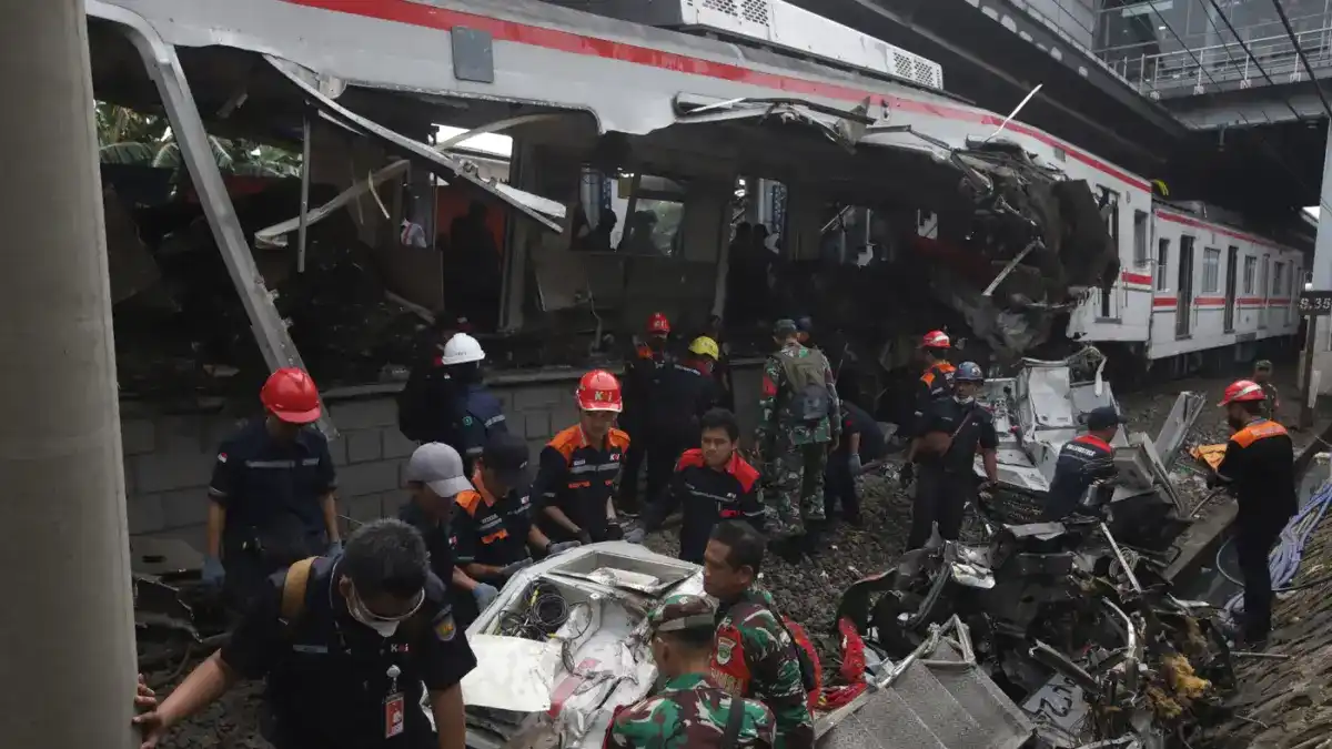 Penutupan Perlintasan Sebidang Usai Kecelakaan Kereta di Bekasi
