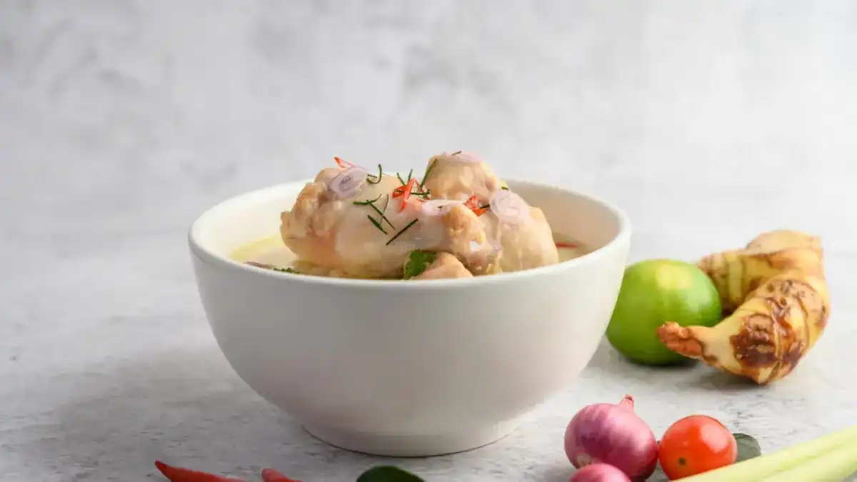 Pilihan Bubur Ayam di Surabaya untuk Sarapan, dari Warung 24 Jam hingga Sajian Bertopping Lengkap