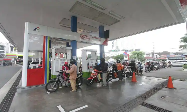 Kebiasaan Berkendara yang Dapat Membuat Konsumsi BBM Motor Lebih Boros