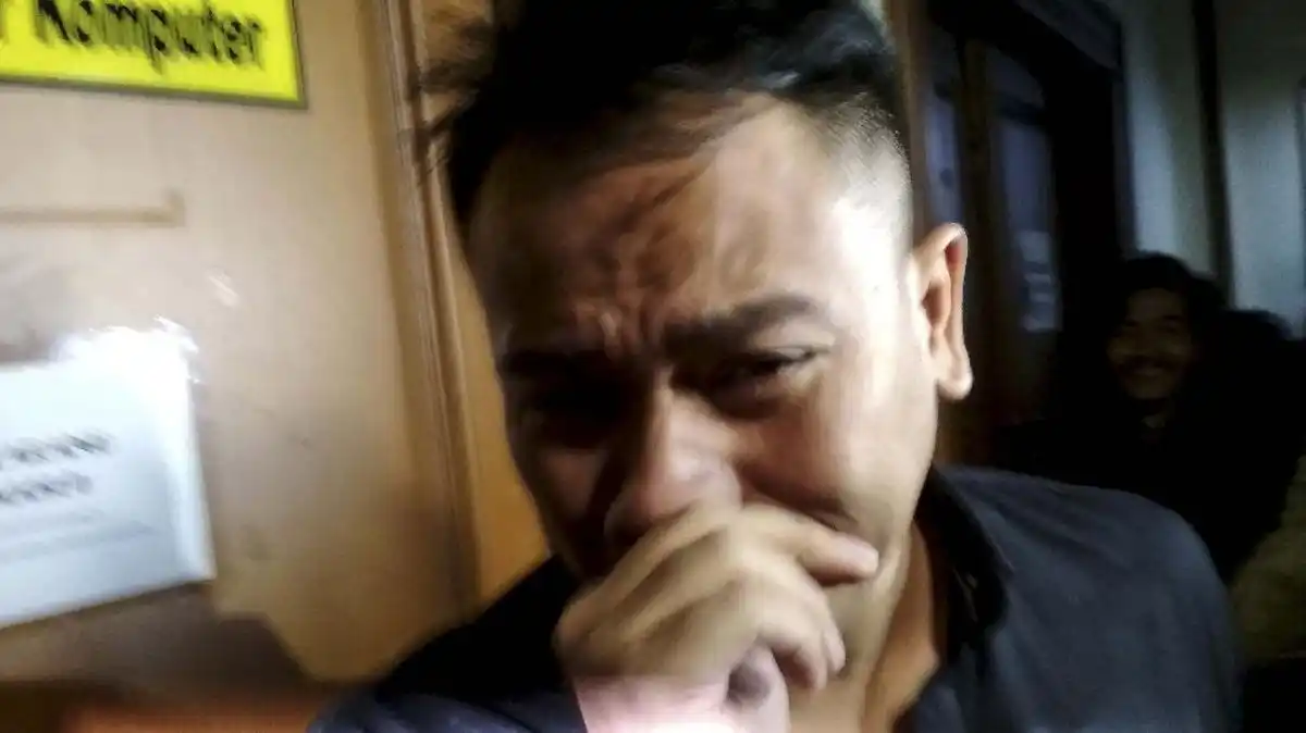 Tangis Vicky Prasetyo Saat Dede Sunandar Tak Sadarkan Diri dalam Laga Tinju