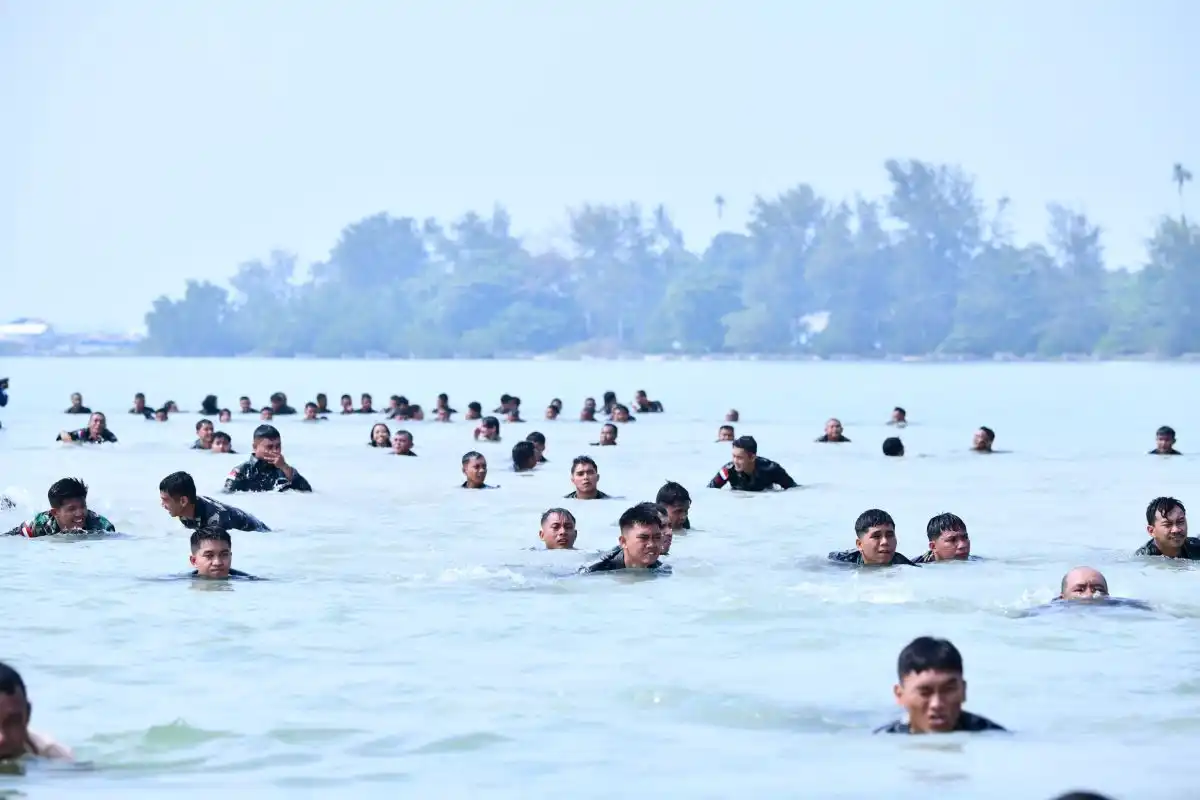 Latihan Lintas Medan Lanud Raden Sadjad Perkuat Ketahanan Personel di Natuna