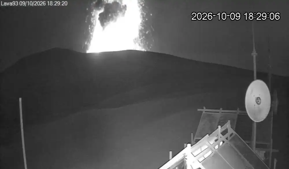 Erupsi Gunung Anak Krakatau Semburkan Abu 250 Meter di Selat Sunda