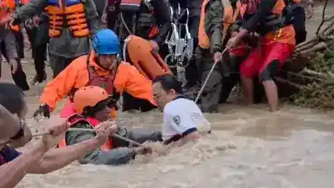 Ratusan Warga Dievakuasi dari Banjir di Kuranji dan Koto Tangah, Padang