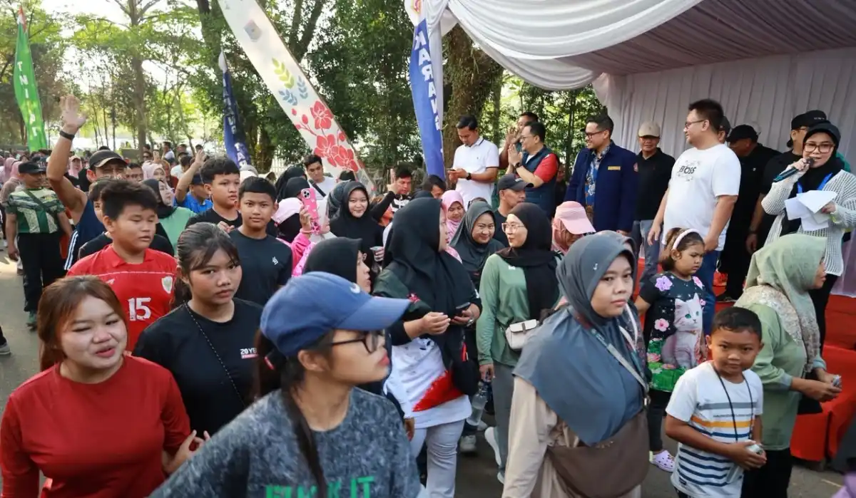 Ribuan Warga Padati Tandon Ciater pada Sabtu Pagi