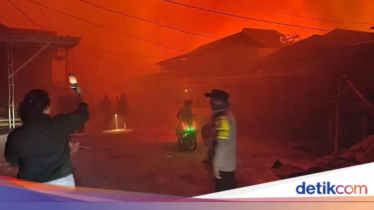 Kebakaran Gambut di Simpang Rimba Hanguskan 305 Rumah, Pemadaman Masih Berlangsung