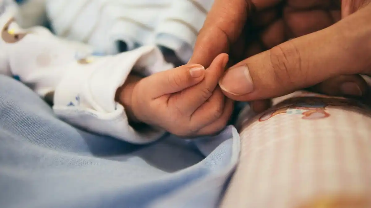 Bayi Alena Meninggal Setelah Dirawat, Keluarga Soroti Pemberian Telur Mentah