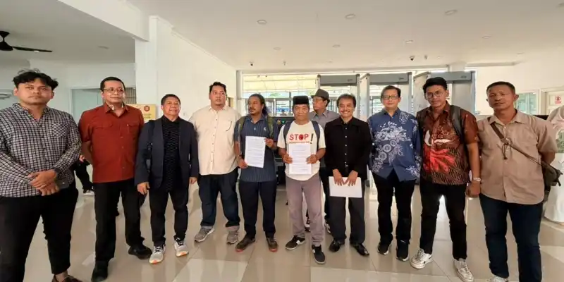 KIPP dan AKSI Tertahan di Gerbang DPR Saat Hendak Audiensi dengan Fraksi PKB