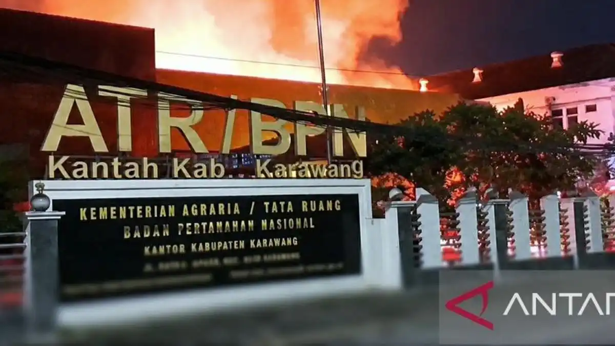 Api Lalap Kantor BPN Karawang, Pemadaman Libatkan Delapan Armada