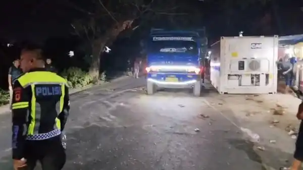 Dua Mahasiswi Tertimpa Peti Kemas yang Terlepas di Takalar