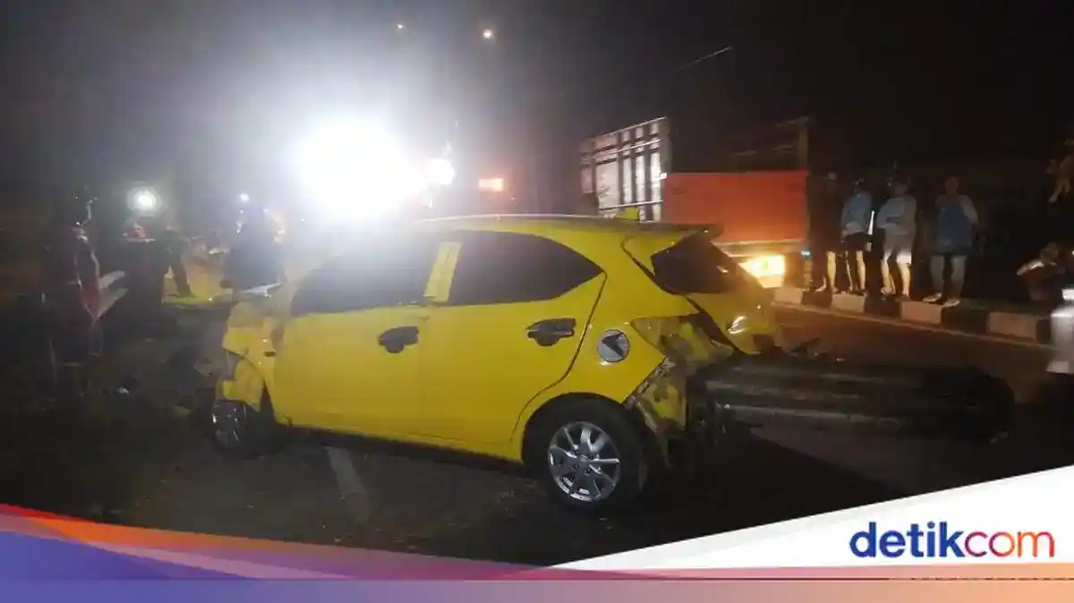 Kecelakaan Tunggal di Klaten, Honda Brio Tertembus Guardrail dan Satu Korban Meninggal