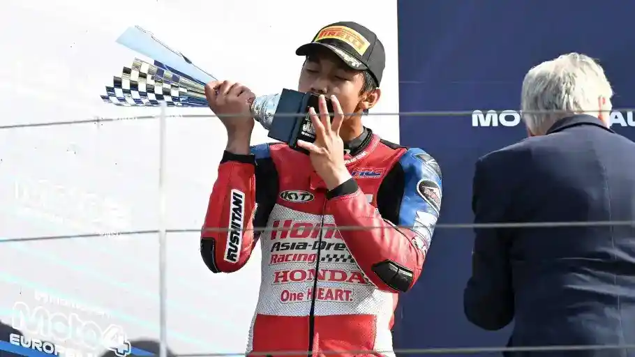 Kiandra Ramadhipa Tampil Gemilang di Seri Penutup Moto3 Junior Misano