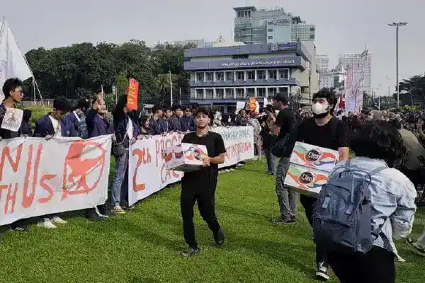Aksi Aliansi Mahasiswa di Tugu Tani Soroti Karhutla dan Biaya Pendidikan