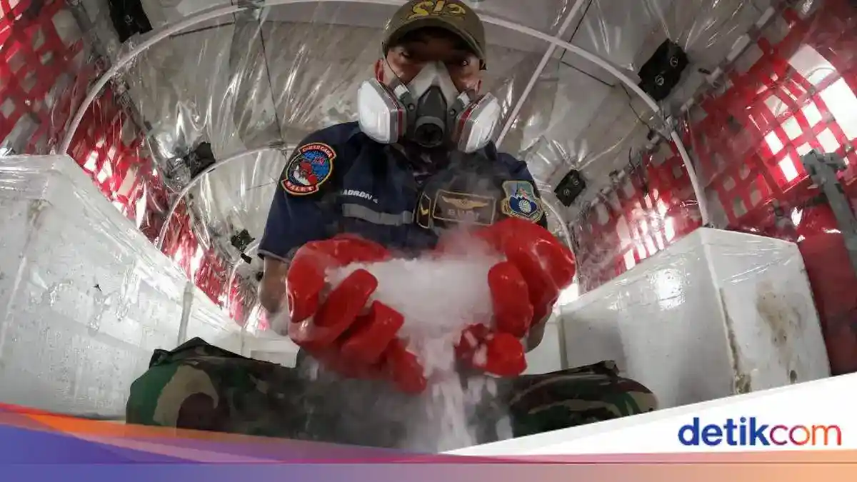 Modifikasi Cuaca dengan Dry Ice Bantu Turunkan Hujan di Wilayah Karhutla