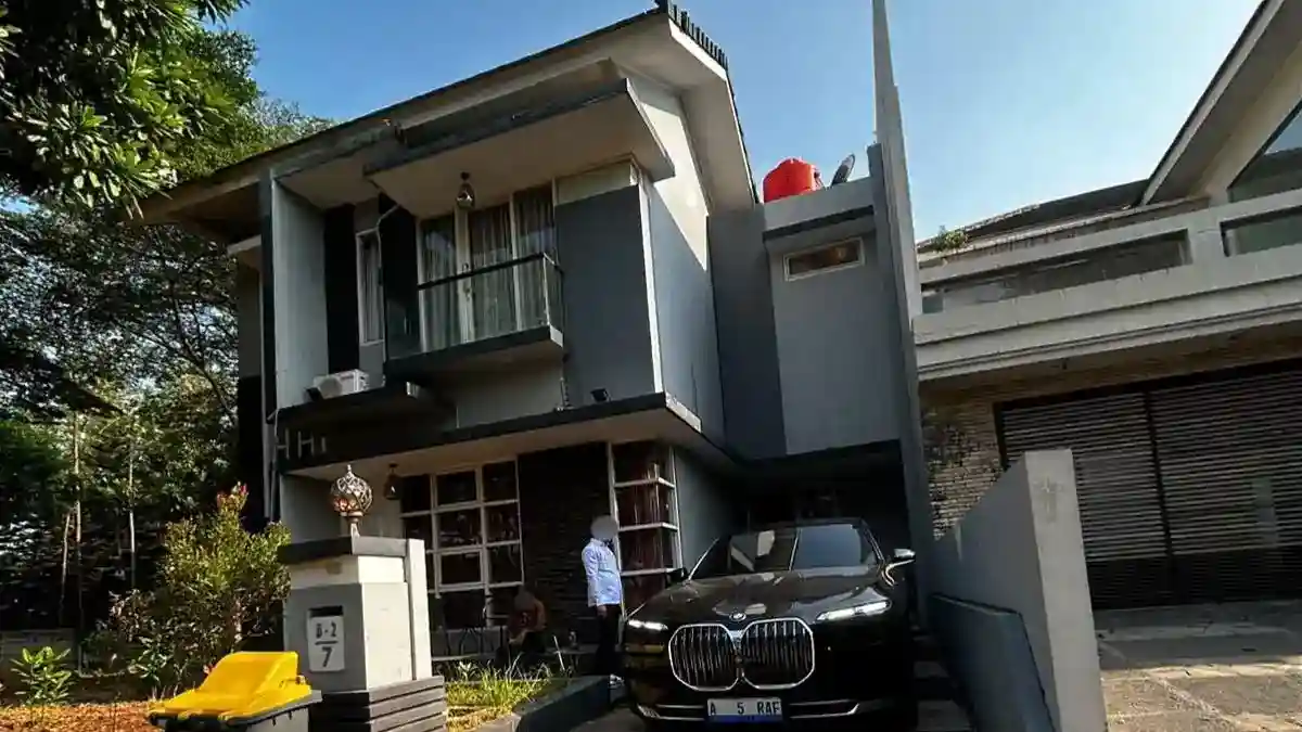 KPK Sita BMW Listrik Saat Geledah Rumah Ashraff Abu di Semarang