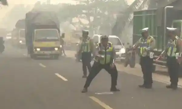 Kabut Asap Diduga Picu Tabrakan Truk dan Motor yang Merenggut Dua Nyawa di Sampit