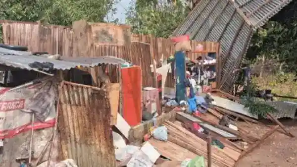 Angin Kencang Rusak Atap Rumah Warga di Maubeli, Barang di Dalamnya Basah