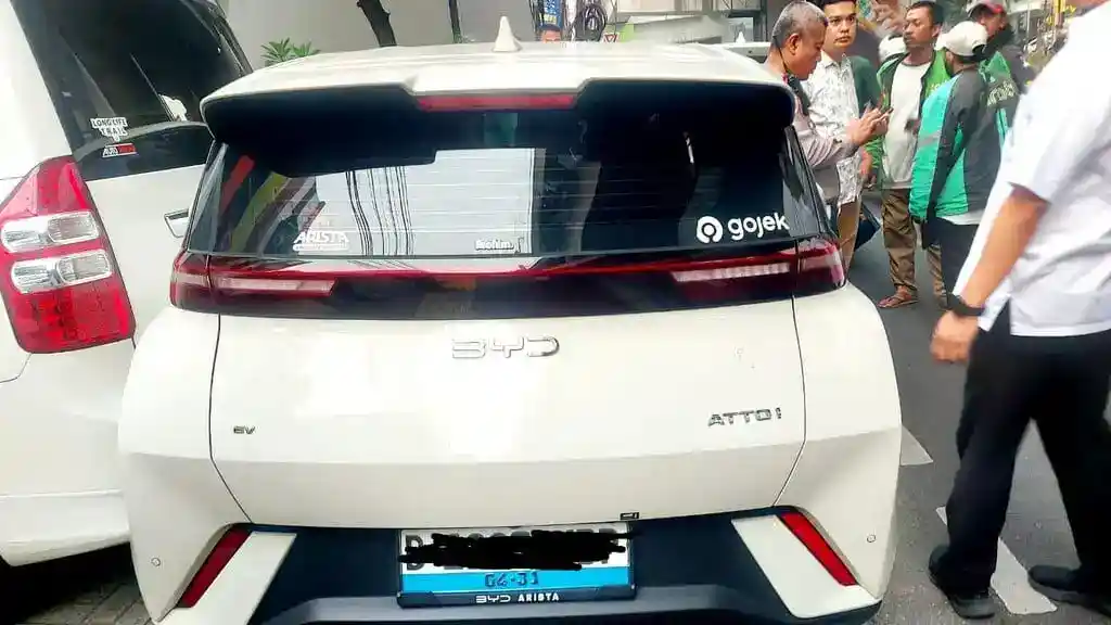 Tabrakan Beruntun di Blok M, Pengemudi Ojol Alami Patah Kaki