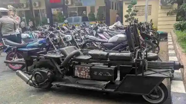 Vespa Berwujud Tank di Lamongan Ditindak karena Sejumlah Pelanggaran