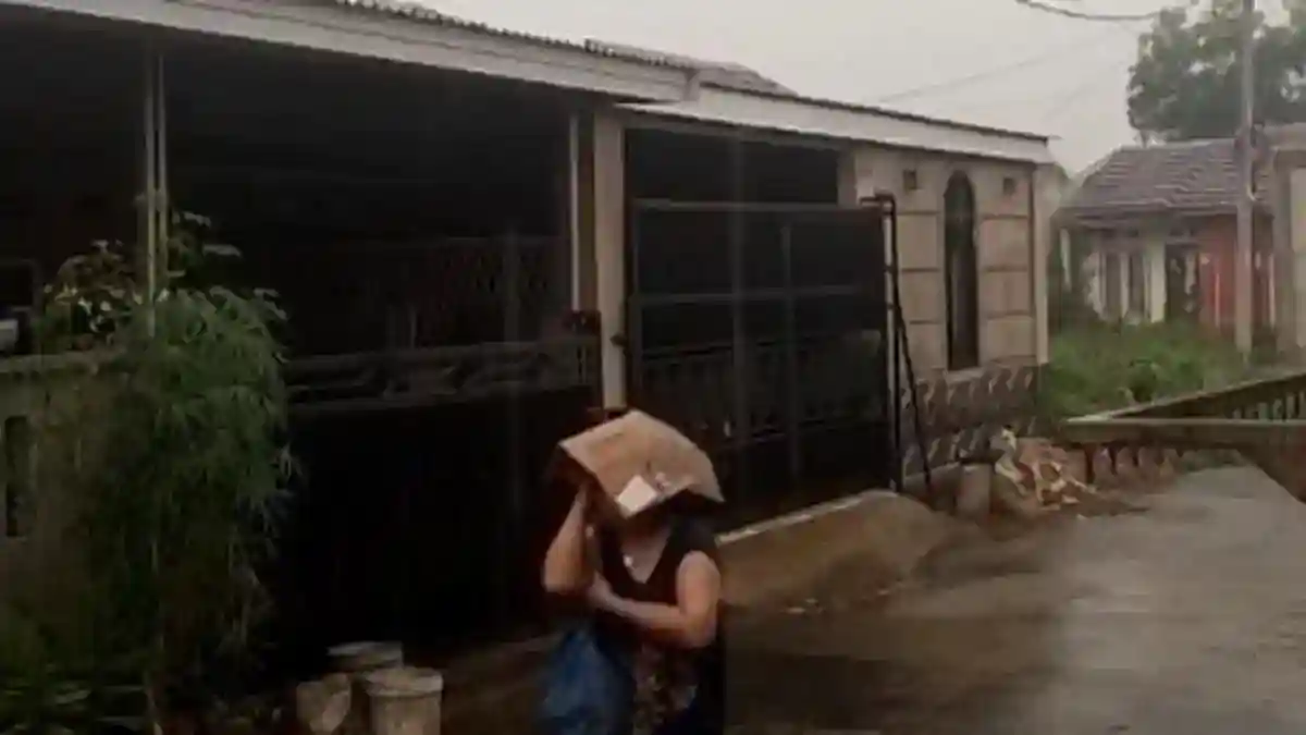 Hujan Pertama Setelah Kemarau Panjang Basahi Palembang dan Sejumlah Wilayah Sumsel