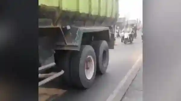 Remaja Pengendara Motor Tewas dalam Kecelakaan dengan Truk di Curug