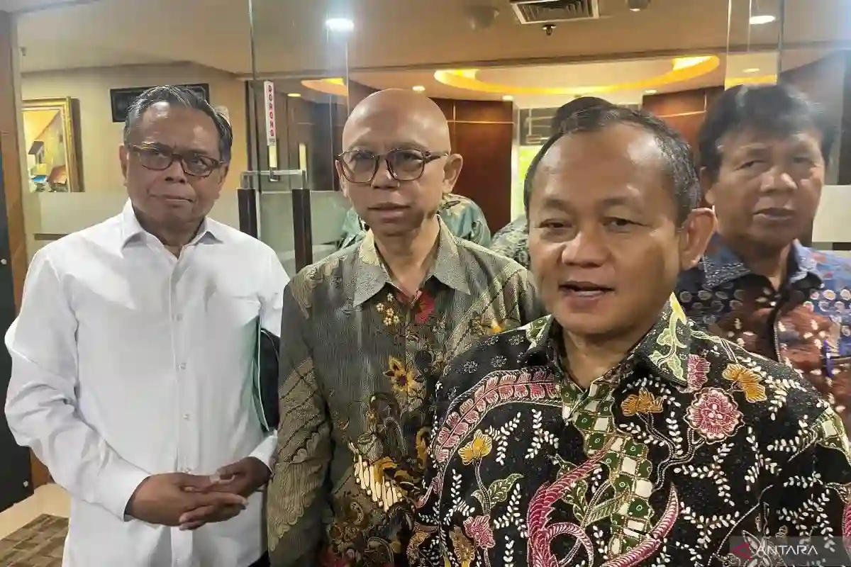 Lima Perkembangan Ekonomi: Insentif Hybrid, Peternakan, dan Stimulus Penerbangan