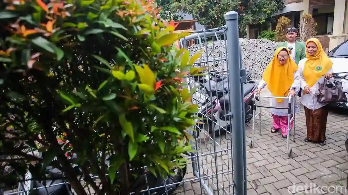 Belajar, Bergerak, dan Bermusik: Kegiatan di Sekolah Lansia Fatmawati