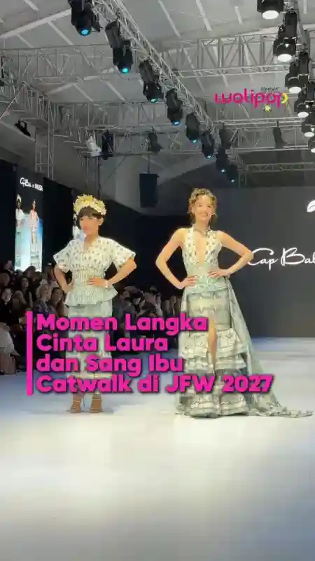 Cinta Laura dan Herdiana Kiehl Tampil Bersama di Runway Jakarta Fashion Week 2027