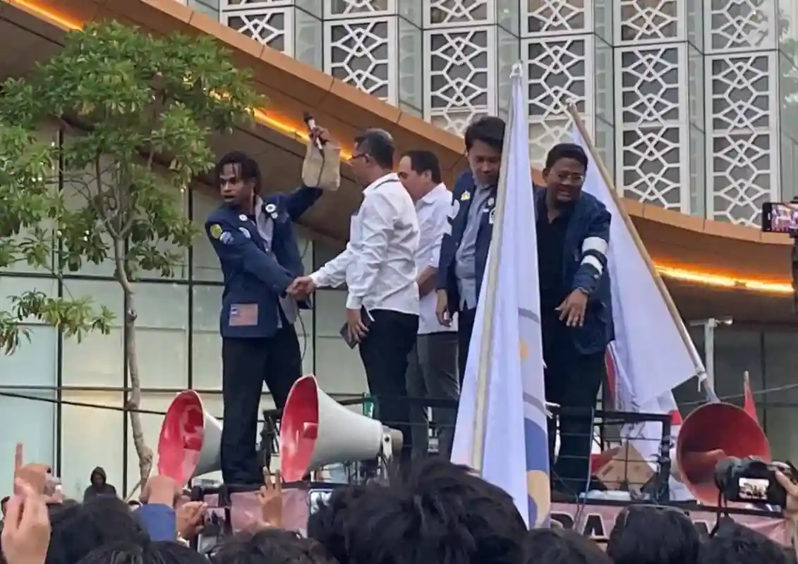 Sorakan Mahasiswa Trisakti Warnai Janji Layanan ISPA Gratis dari Stafsus Wamensesneg