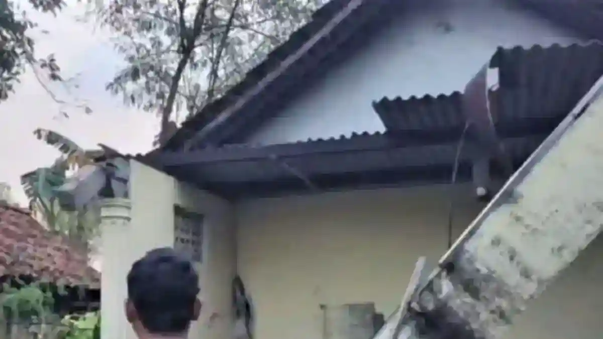 Angin Kencang Merusak Rumah dan Fasilitas Umum di Tiga Desa Magetan